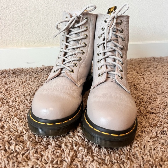 Dr. Martens 1460 Greige Leather 7 Combat Boots Lace Up - Picture 4 of 11